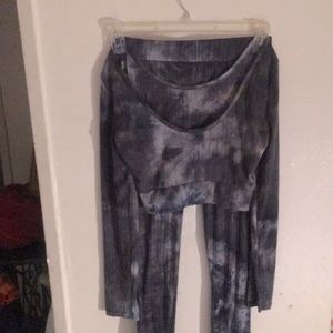 Two piece set size medium